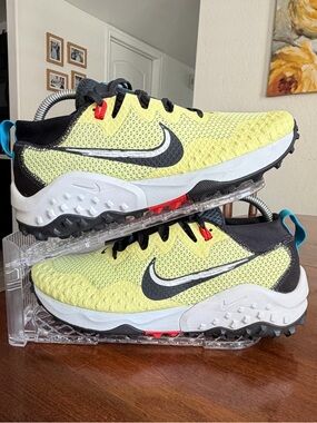 Nike Wildhorse 7 Womens Size 9 Yellow Black Hiking Trail Running Shoes Sneakers